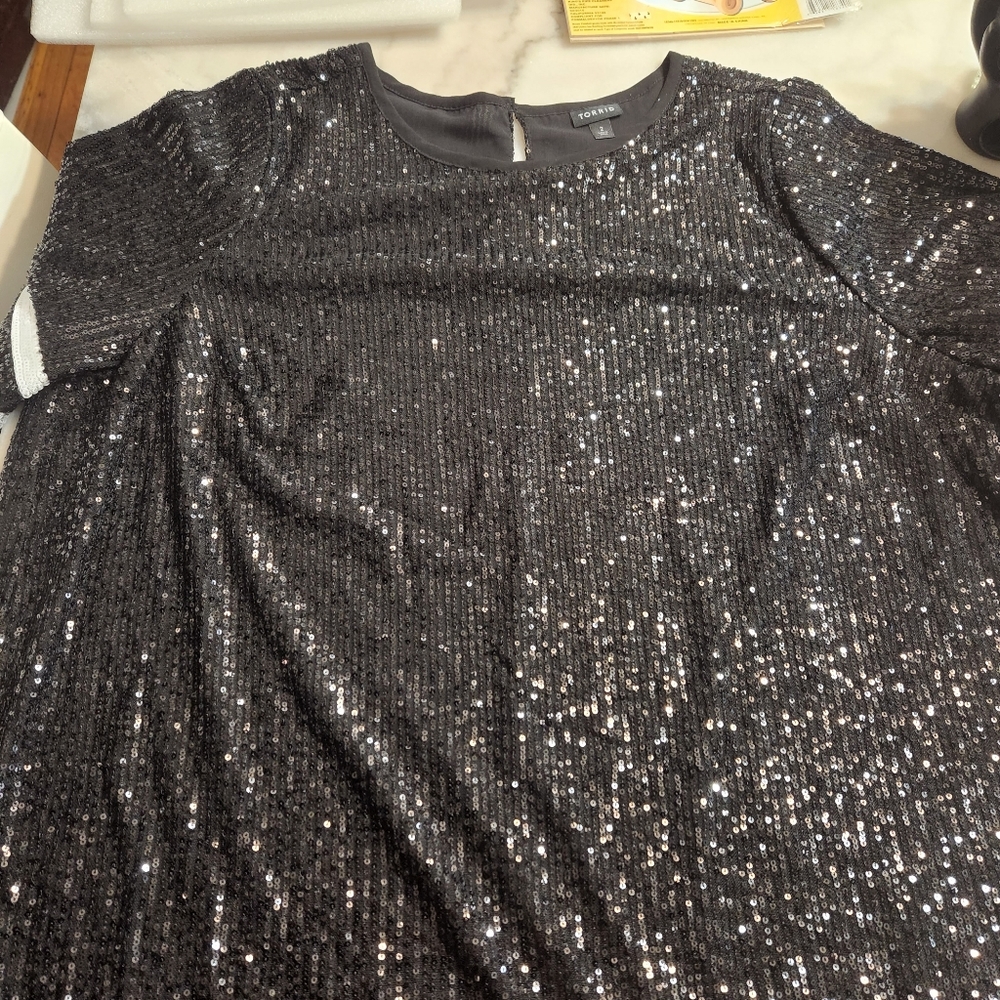 NWOT Torrid Sequin Top (Size 2)